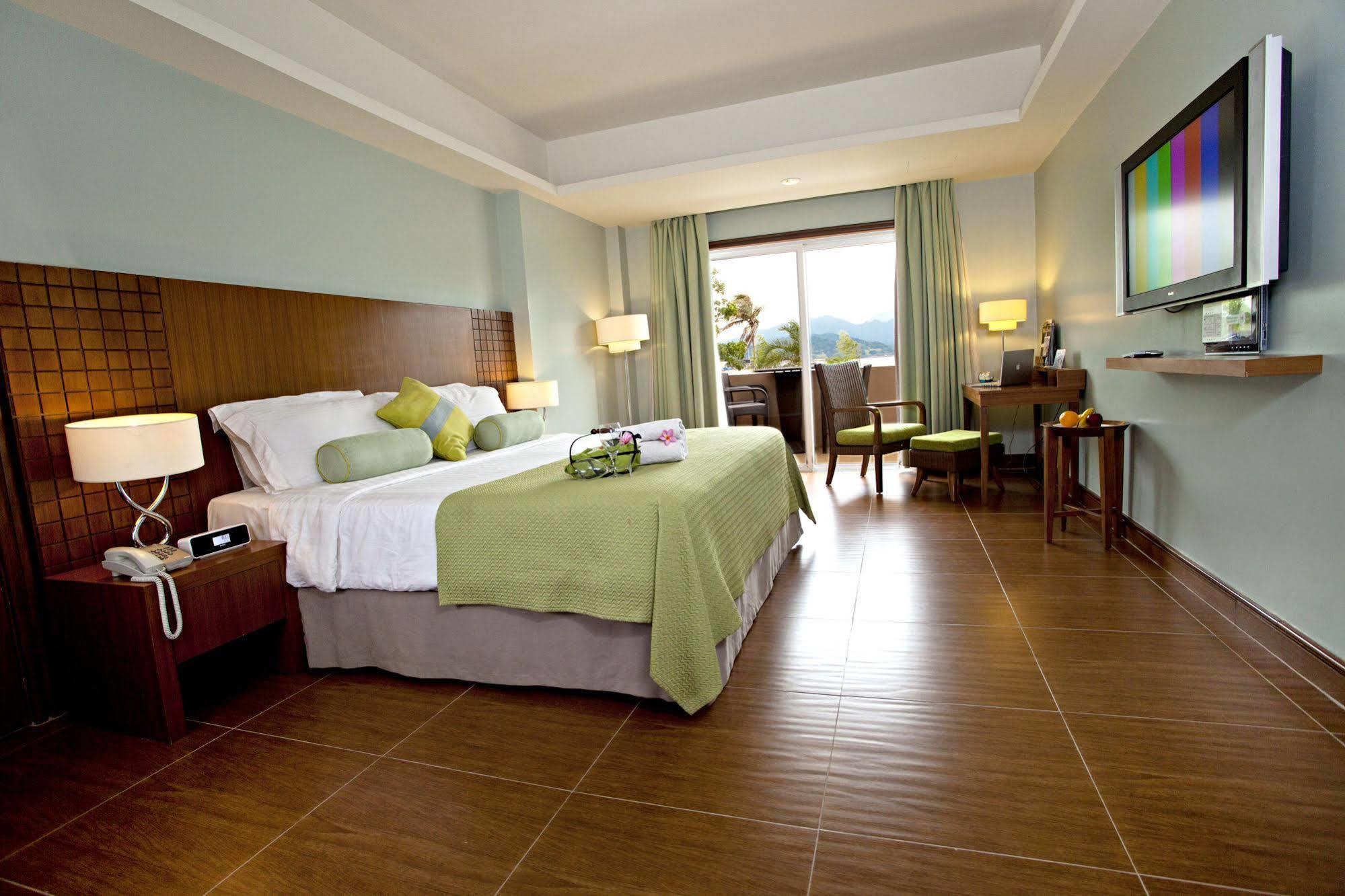 The Lighthouse Marina Resort Olongapo Exterior foto