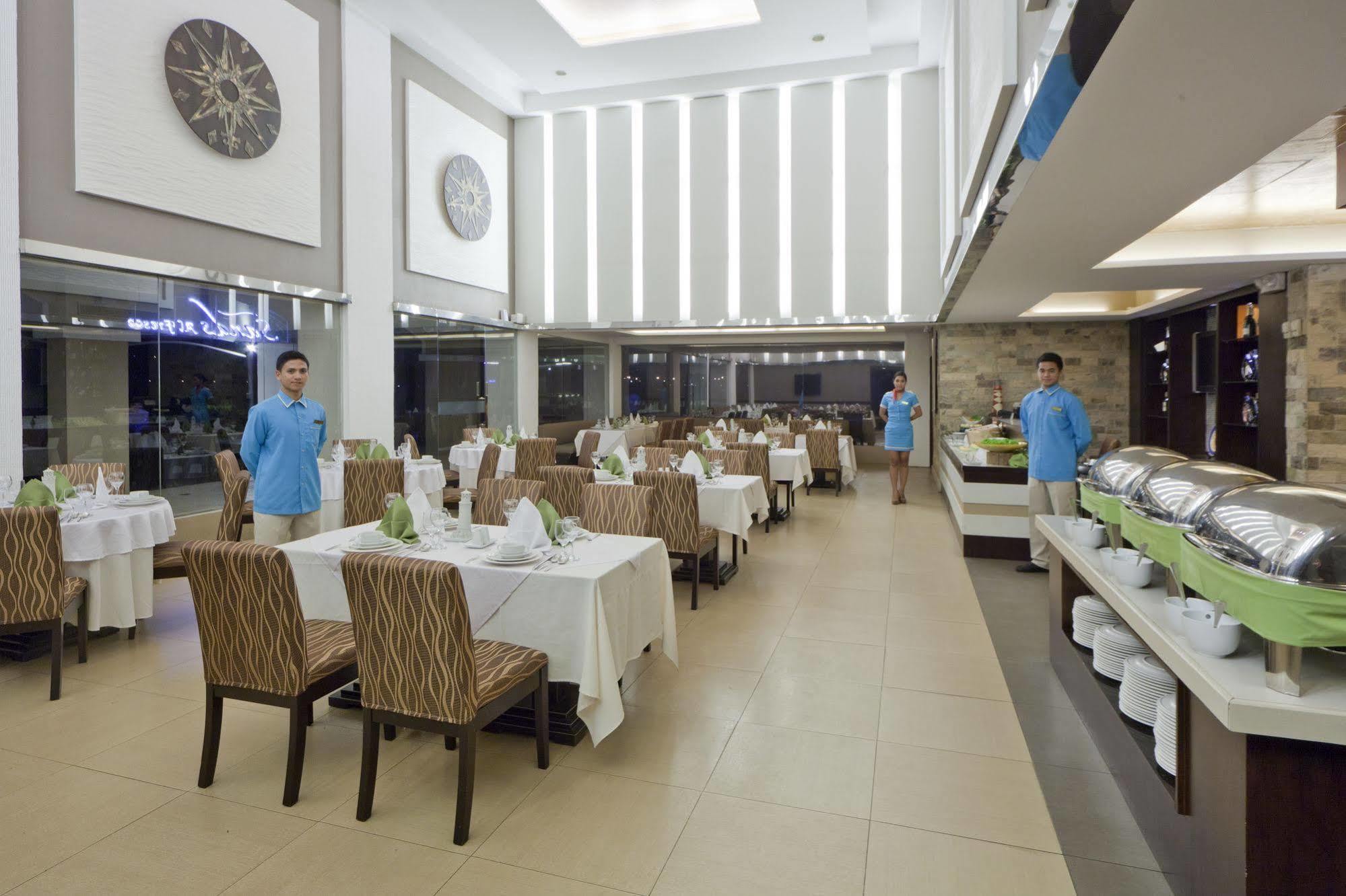 The Lighthouse Marina Resort Olongapo Exterior foto