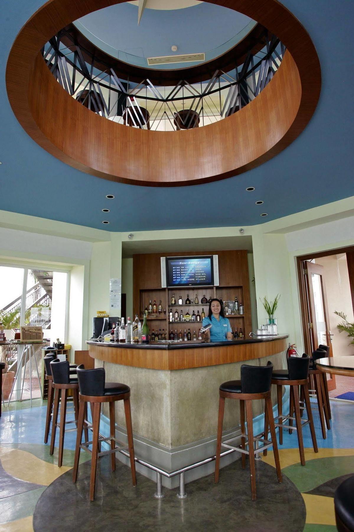 The Lighthouse Marina Resort Olongapo Exterior foto